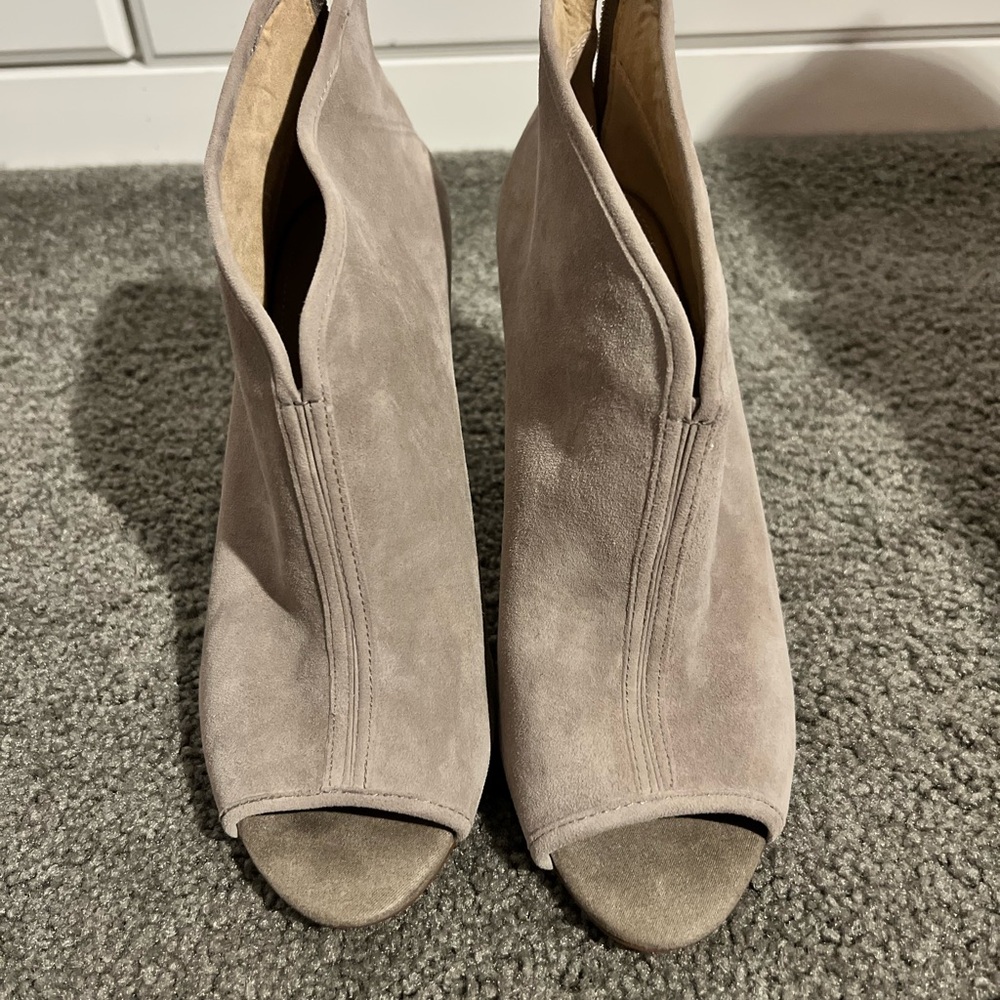 G.I.L.I. Taupe Suede Peep-Toe Heels